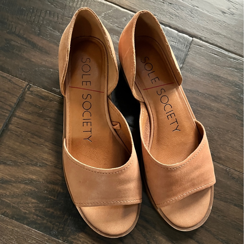 Sole Society open toe, peep toe small heel, tan leather shoe